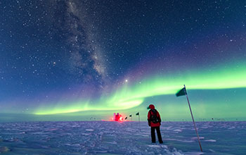 Aurora australis over the IceCube Neutrino Observatory