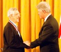 Bruce Ames receives the Medal of Science from President Clinton.