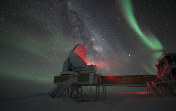 Photo of the Aurora Australis ove the 10-meter South Pole Telescope.