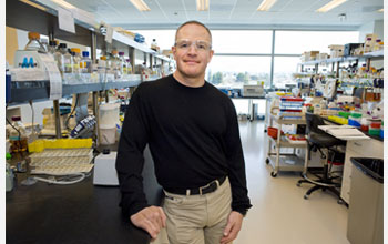 Photo of Joint BioEnergy Institute Director Jay Keasling in a lab at JBEI.
