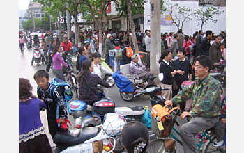 Photo shows e-bikes and people on a congested street