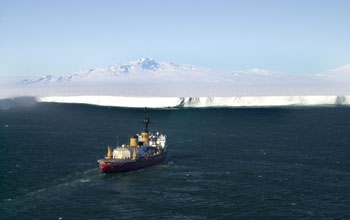 U.S. Coast Guard Cutter <em>Polar Sea</em> moves toward iceberg B-15A