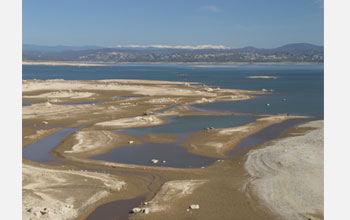 Photo showing receding shoreline of Folsom Lake, Calif.