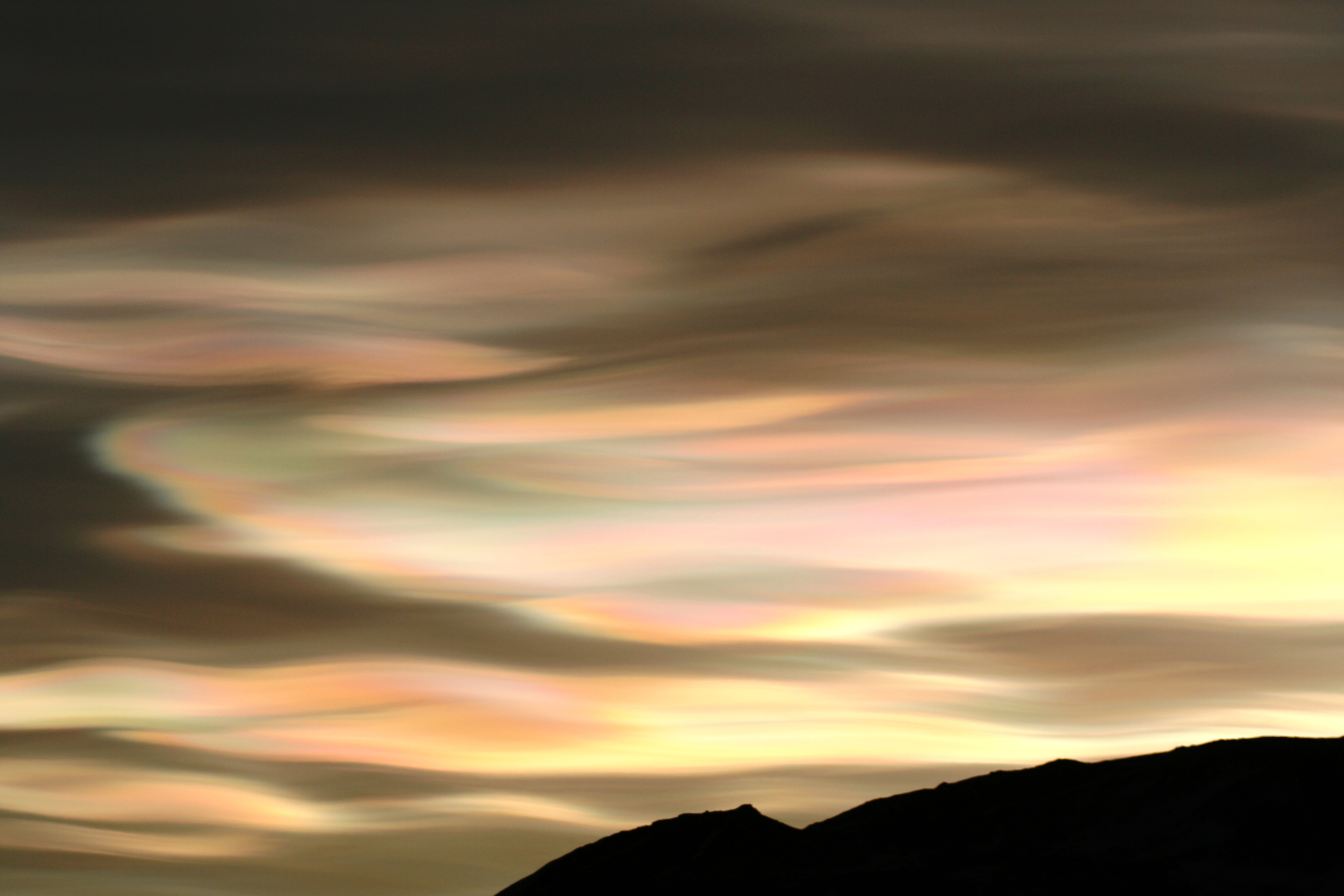 Nacreous clouds above Ross Island, Antarctica