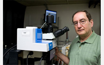 Photo of Professor Israel Wachs with the combined Raman-Infrared spectrometer/microscope.
