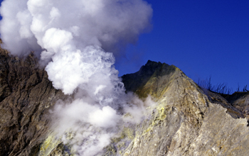 On Papandayan, a violently-steaming fumarole (steaming vent)