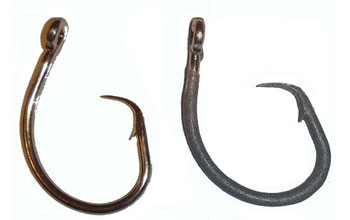 a standard circle hook on left compared to a shark repellent hook on right.