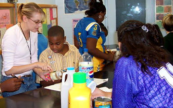 SPICE Fellow gives lesson on physical properties at a school in Florida