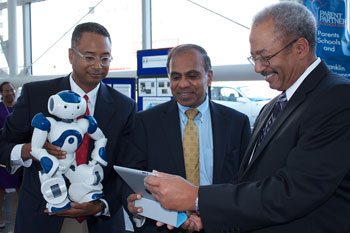 Photo of Andrew Williams with SpelBot robot, Congressman Fattah and NSF Director Subra Suresh.