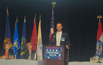 Photo of Dan Sewell giving a Veteran Student Perspective.