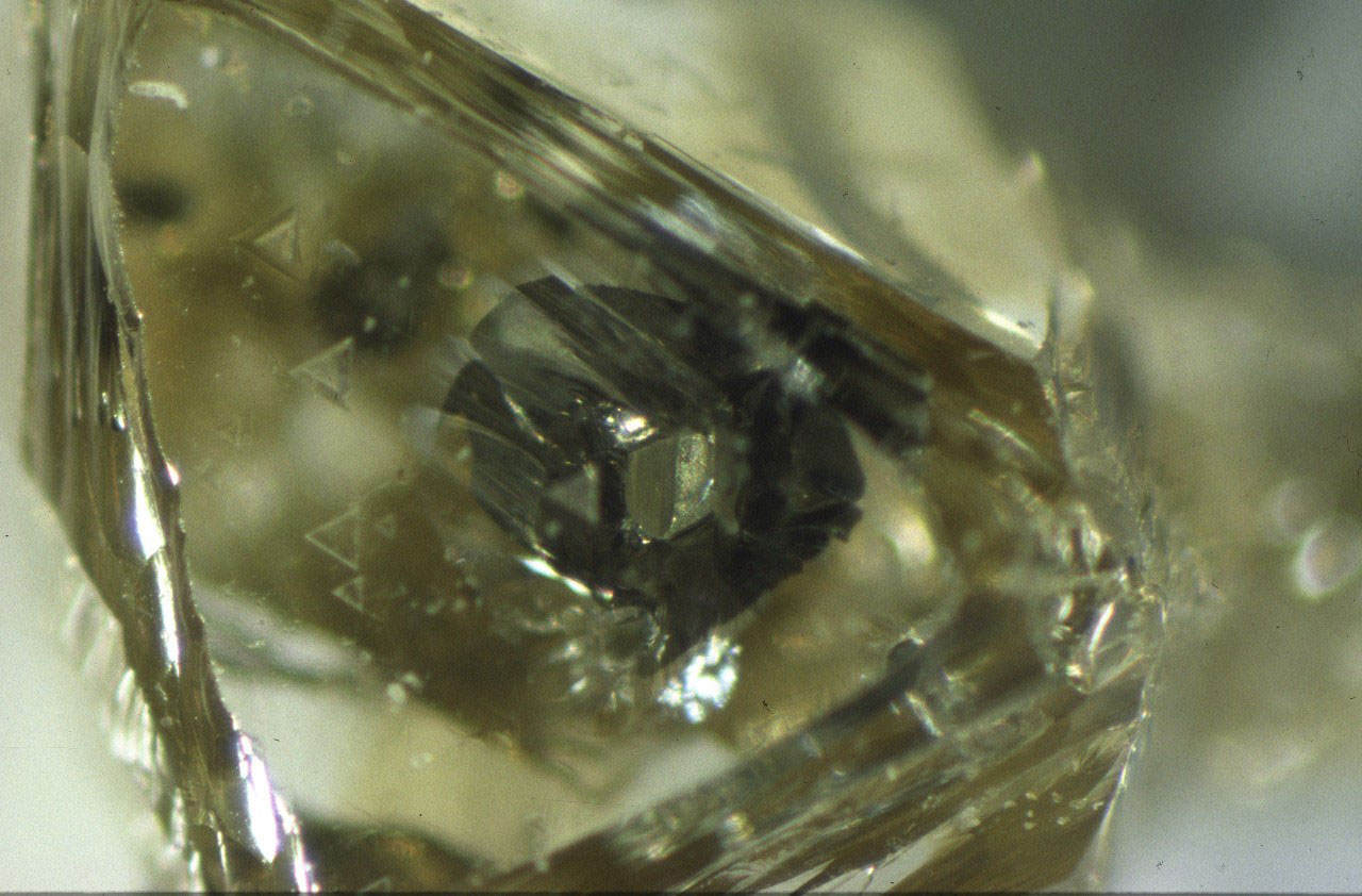 Sulfide inclusion-bearing rough diamonds