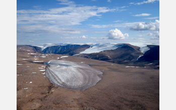 A remnant plateau icecap, north-central Baffin Island