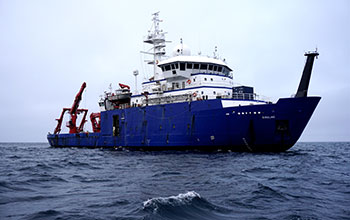 The R/V <em>Sikuliaq</em> during research cruise