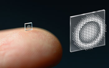 Ultracompact camera the size of a coarse grain of salt