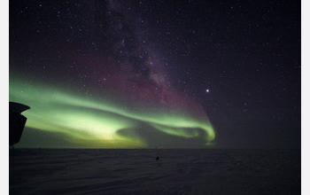 <em>Aurora australis</em> ("southern lights") at the South Pole