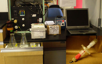 Laboratory instruments measuring bacteria-produced superoxidants