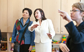 Dr. Laura-Ann Petitto showing Dr. Soo-Siang Lim around the new BL2 laboratory.