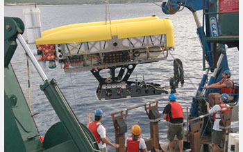 Photo of the hybrid remotely operated vehicle Nereus and the mother ship.