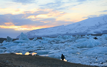 Ice from Iceland's Breiðamerkurjökull Glacier is on its way to the Atlantic Ocean. 