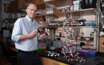 Nicholas Hud researches origins of life chemicals on early Earth