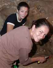 Karen van Niekerk and Josse Rasmussen excavating