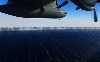 the edge of Antarctica's Ross Ice Shelf