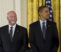 Photo of J. Craig Venter receiving the National Medal of Science from President Barack Obama.
