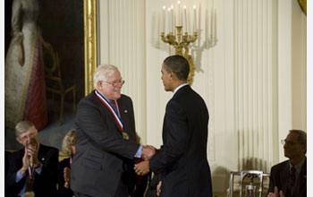 Photo of Rudolf Kalman receiving the National Medal of Science from President Barack Obama.