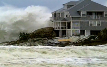 Large waveabout to hit a house near the beach
