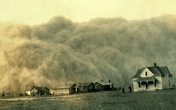 Photo of a duststorm engulfing Stratford, Texas.