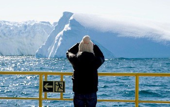 During IODP Expedition 374 to the Ross Sea, scientists tracked icebergs while drilling.