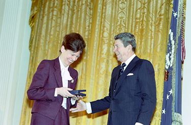 Joan A. Steitz receiving the National Medal of Science from President Ronald Reagan.